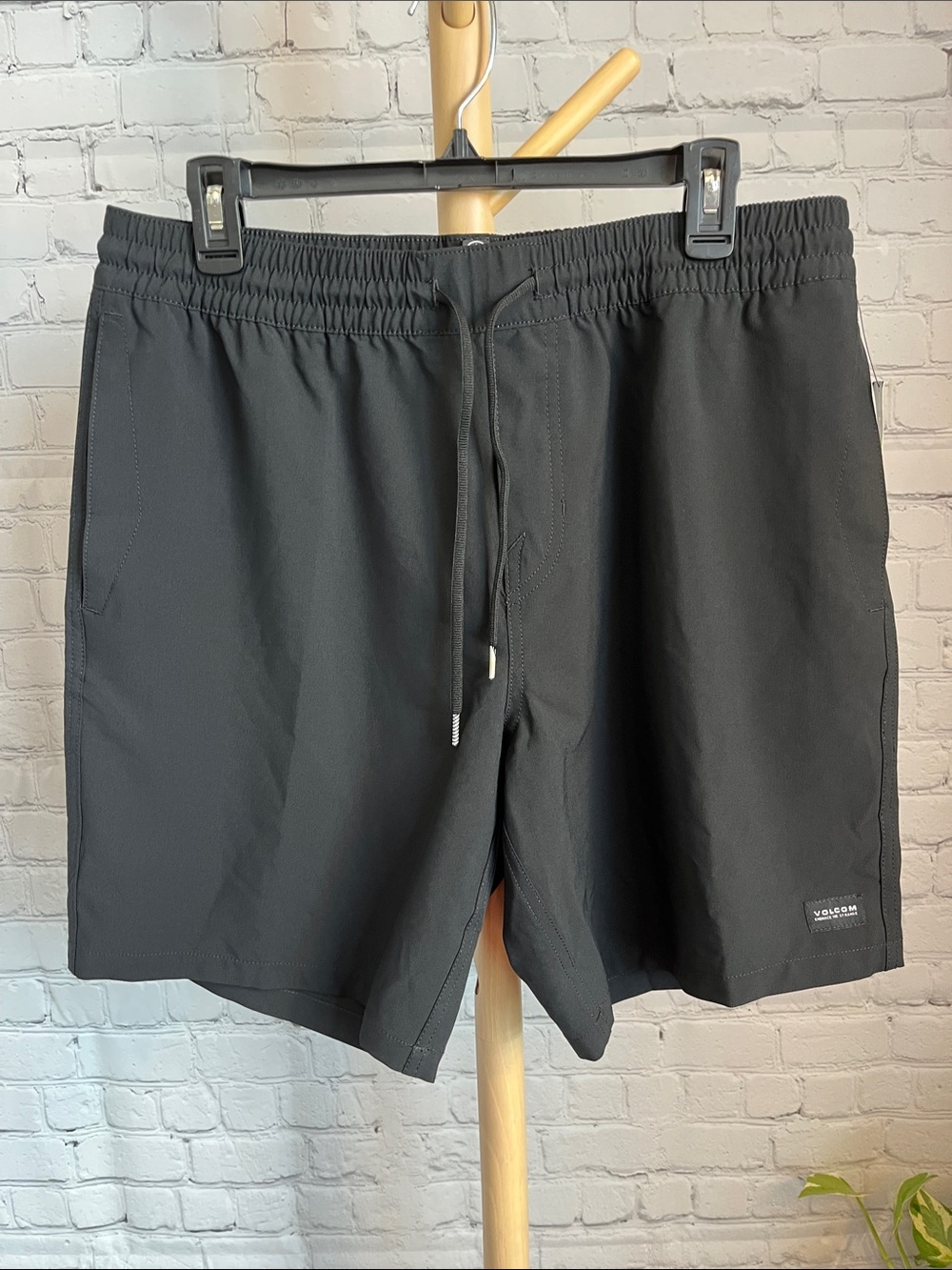 NEW Men's Volcom Black Elastic Waist Drawstring Shorts